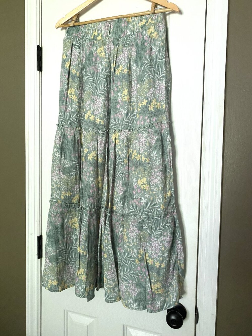Wonderly - Tiered Floral Lined Maxi Skirt - Women's Size Medium - Picture 2 of 8